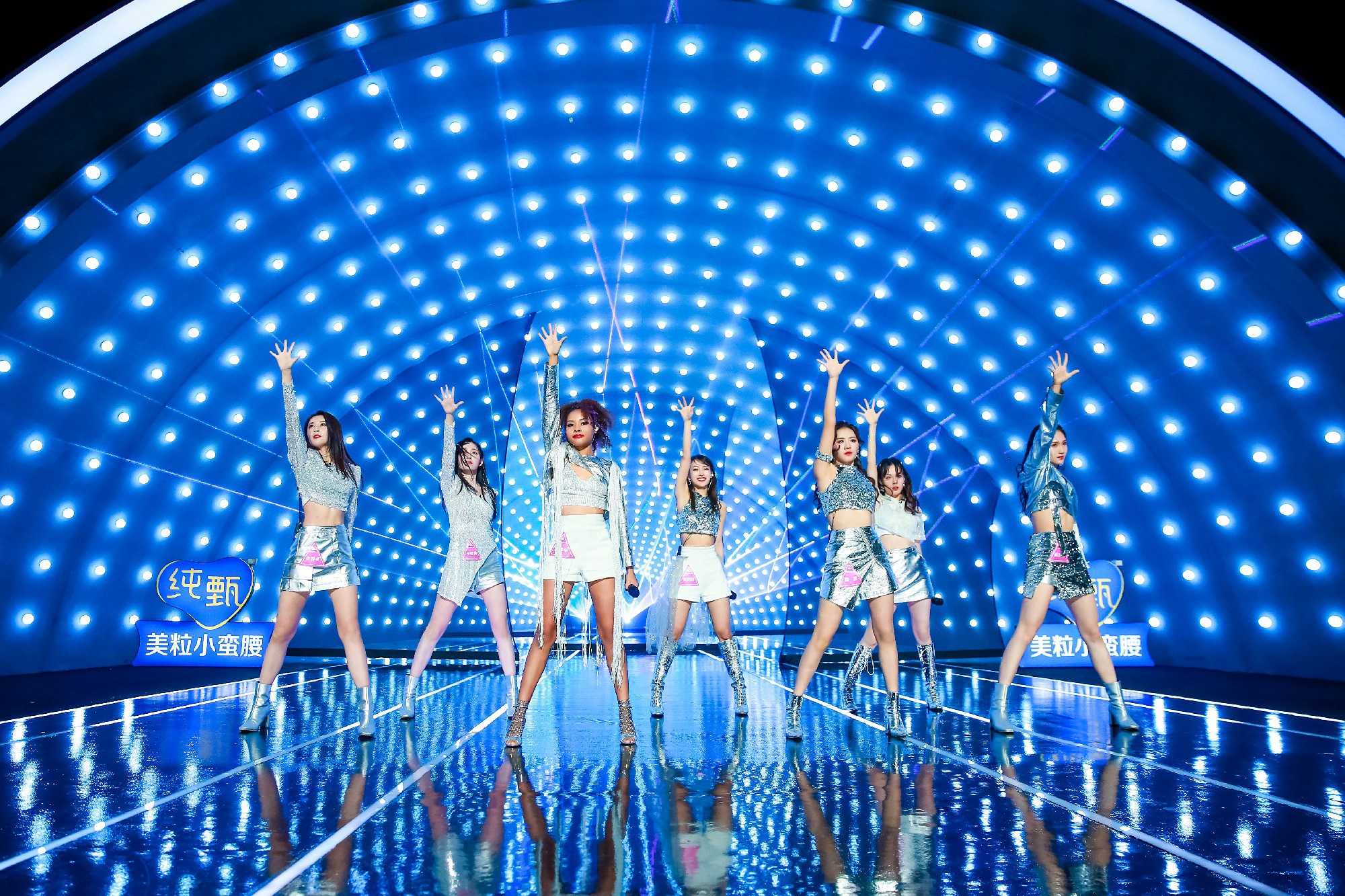 马思惠《创造营2020》竞演初舞台《青鸟》 甜飒开唱燃炸全场