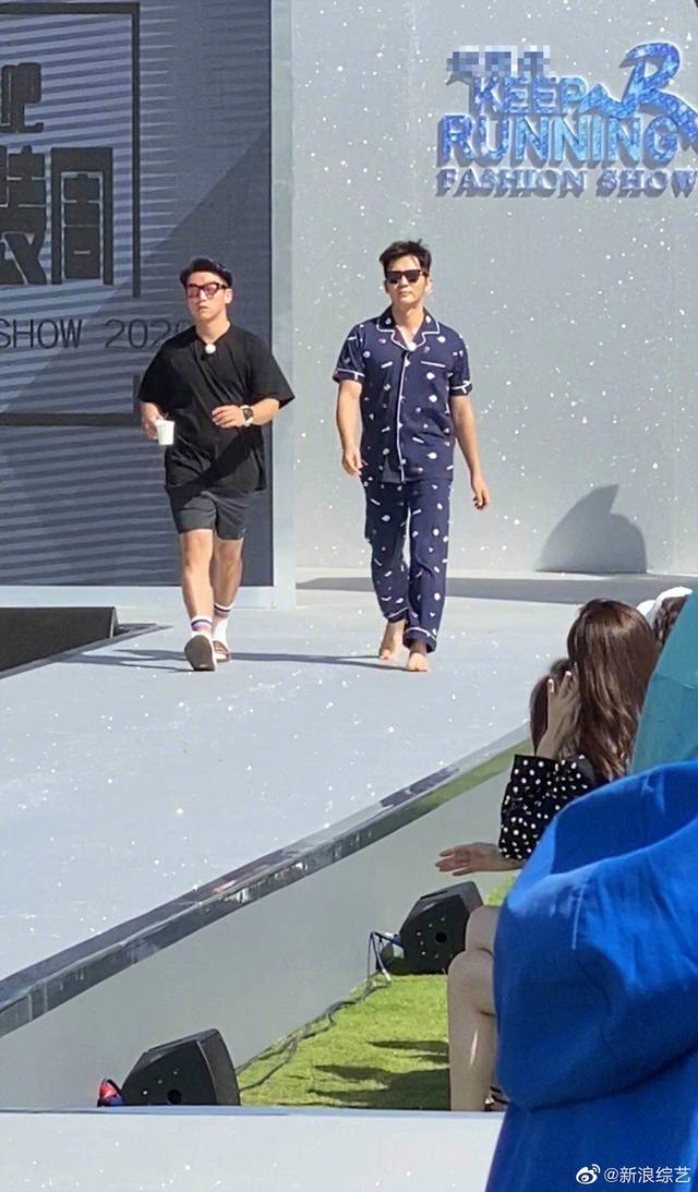 跑男mc睡衣走秀李晨光脚上场砂锅菜组合画风相当写实