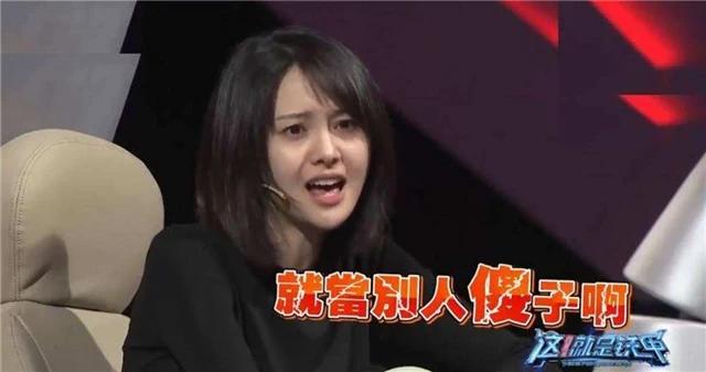 郑爽坐路边自拍又放飞自我真实做自己的郑爽酷炸了