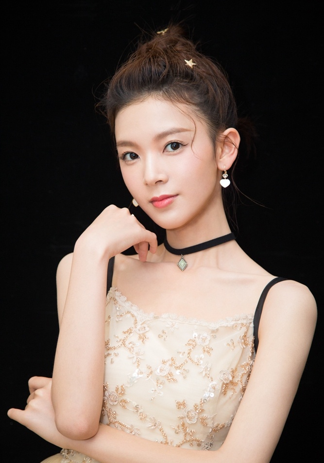 陈瑶变身小仙女一双灿若星辰的双眼十足迷人