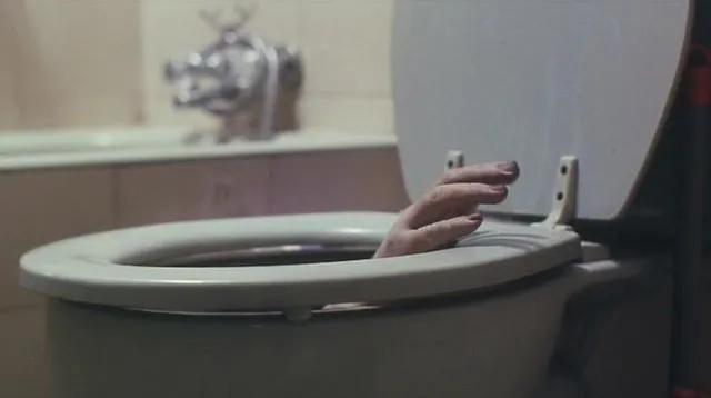 但看到楚人美的扮演者周恩恩和张学友,刘德华的合照时,很难让人和这个