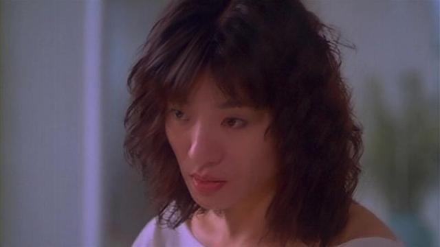 在1986年,王小凤远赴希腊取景拍摄了写真集,性感火辣,创下非常可观的