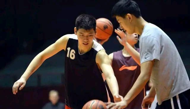 山东男篮最可惜球员,天赋比丁彦雨航高,态度消极被巩晓彬弃用