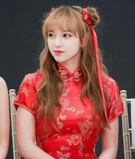 明星cos"春丽",宋雨琦可爱,成龙还原度高,却被黄明昊惊艳到