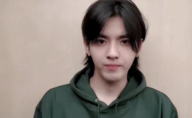 李现蔡徐坤松鼠肌,吴磊王鹤棣猴系长相,细数当红小生面部特征