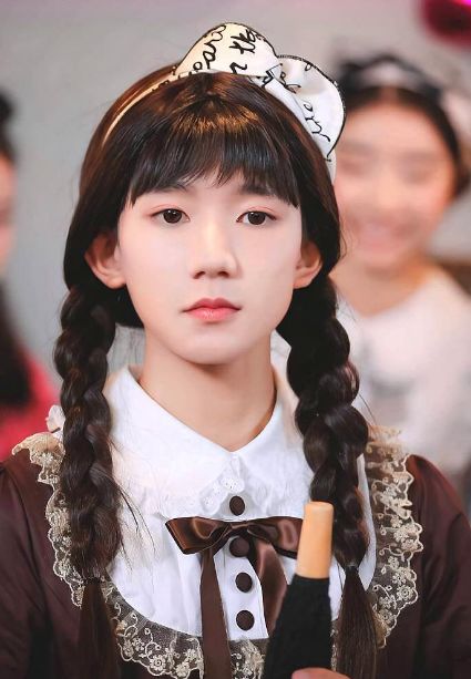 那些年的男扮女装:忍住千玺,躲过王俊凯,最后一张赶紧捂住眼!