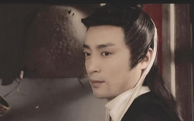 何中华单手挎娃逛街,儿子帅气像老爸,5岁就被告诫别乱泡妞!