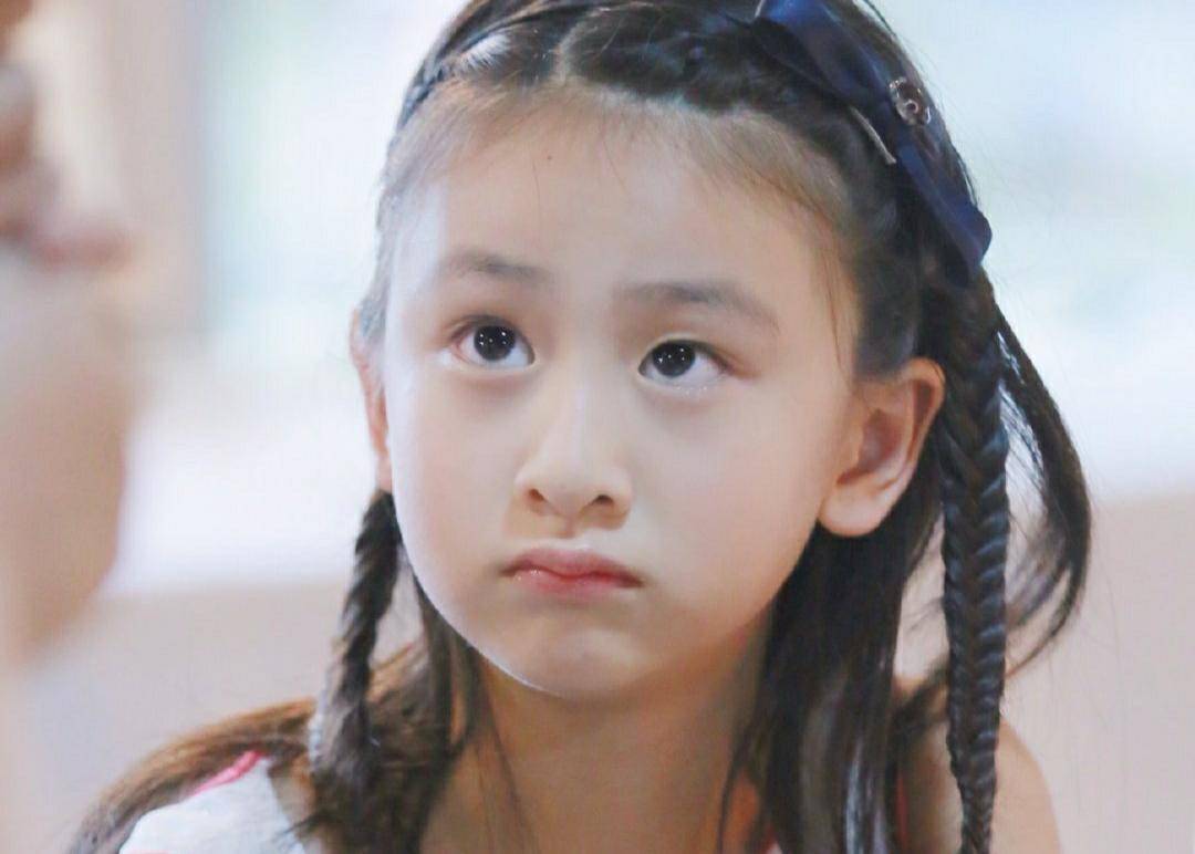 叶一茜晒森碟近照,不打网球改玩滑板,12岁就拥有"逆天长腿"