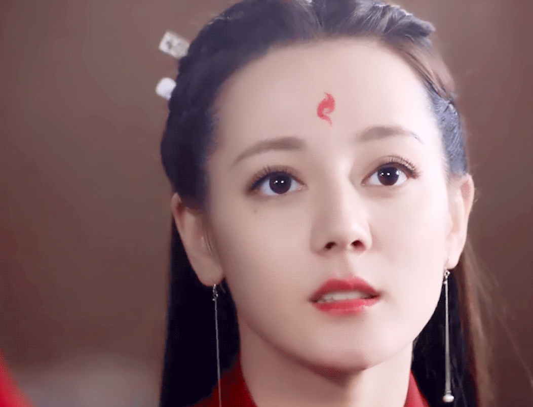 怪不得迪丽热巴从不演清宫戏,看到定妆照,这怎能不心动?