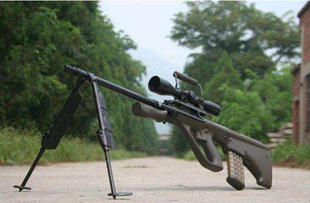 56毫米轻机枪:aug轻机枪与著名的aug突击步枪为同一枪族,并随同aug