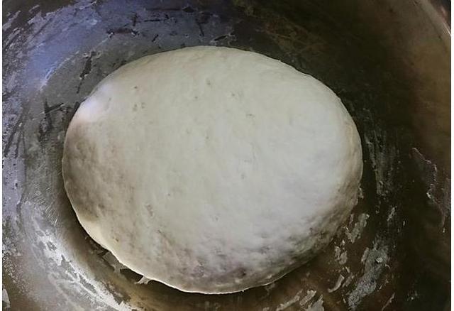 二姨在家蒸馒头和面不用清水和牛奶你知道怎么做的吗
