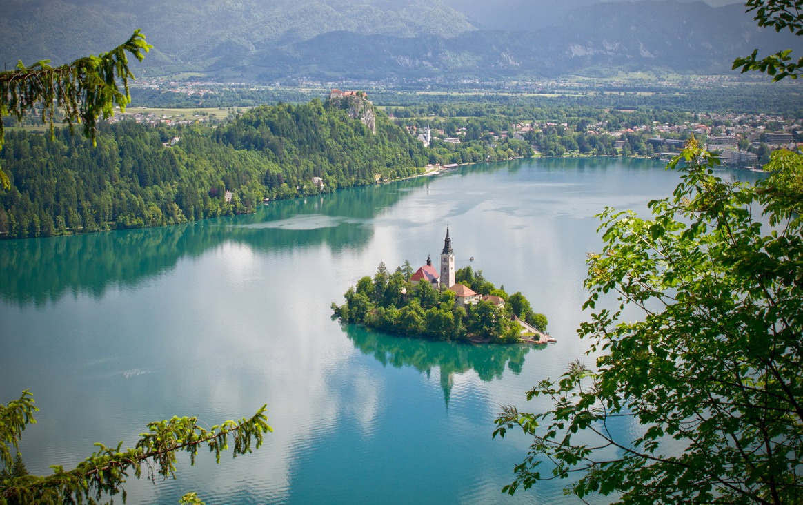 世界最美冰湖之一风景优美湖水清澈被誉为山上的眼睛