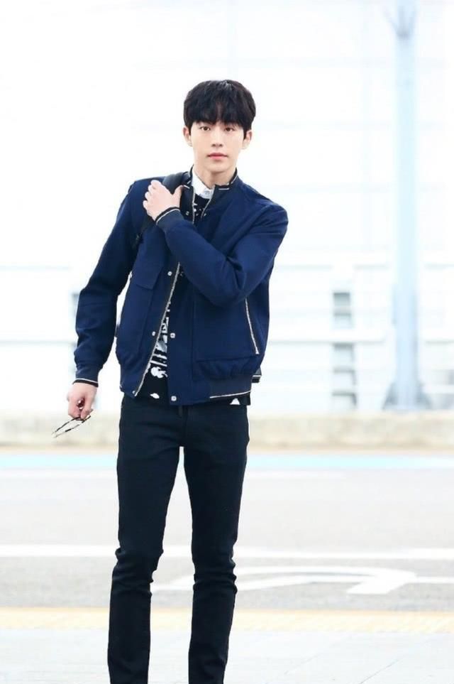 南柱赫的身高一米八以上,果然符合女生心目中男友的身高标准,不仅身高