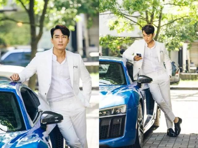 宋承宪自带贵族公子气质,穿白色西装儒雅帅气,年纪越大越有魅力