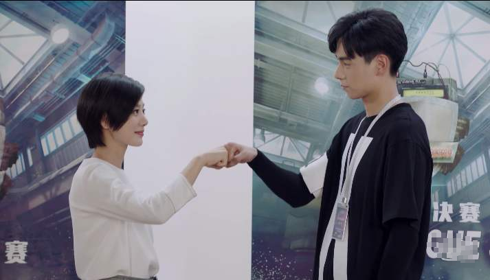 此前,《亲爱的,热爱的》这部剧"艾情"的饰演者是王真儿,估计很多网友