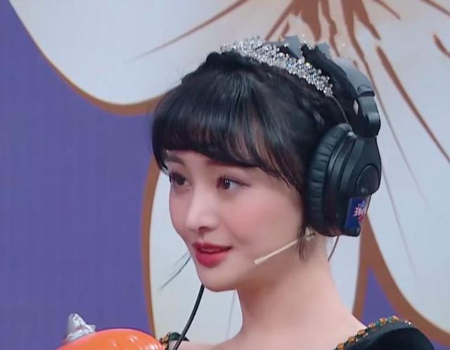 都有看王牌对王牌吧,为大家带来了很多欢声笑语,常驻嘉宾就是关晓彤