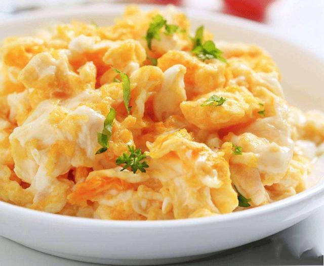 水炒蛋大家吃过吗鲁菜中的经典菜用清水炒蛋鲜香又滑嫩