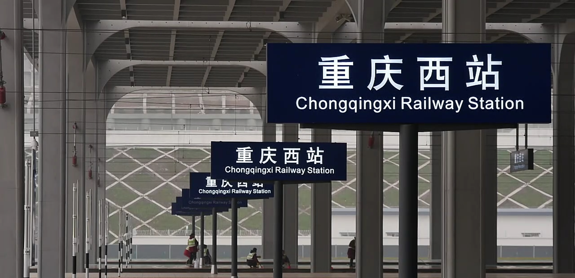 通道,将在成渝间构建1小时快速交通圈,并通过与重庆至利川,重庆至万州