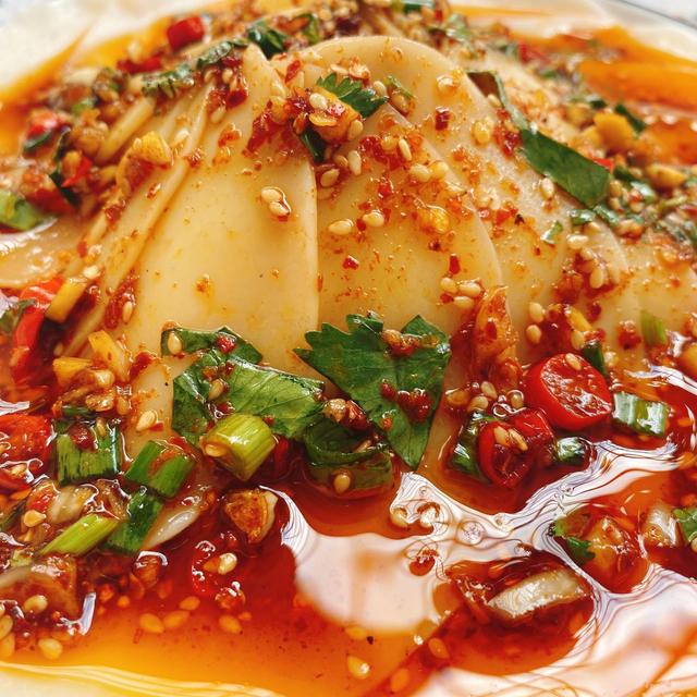 酸辣汁凉拌饺子皮