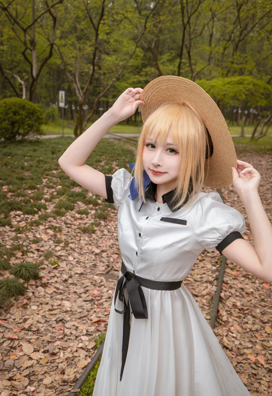 acg最靓cos第45期:小姐姐英伦少女风演绎saber,美的令人陶醉