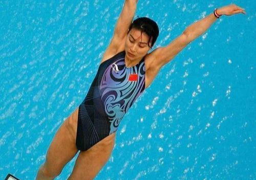 为何女运动员会难为情穿三角裤比赛不算啥这项规定最无奈