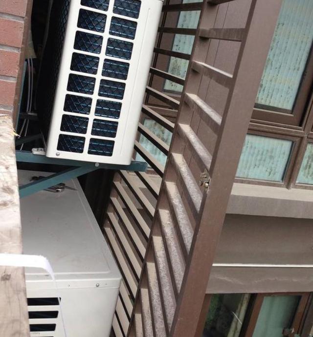 空调外机上下叠放要注意3大缺点影响质量电费也会蹭蹭涨