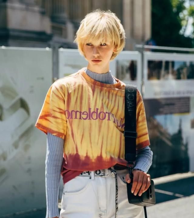 "长短袖叠穿"真的很酷