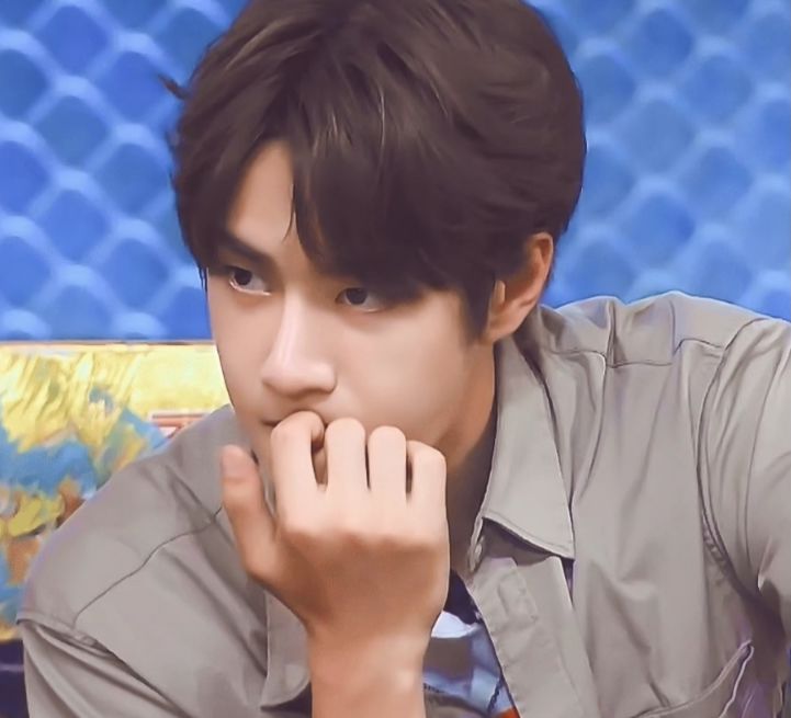 王一博零食品牌终于官宣齐刘海造型太奶金主却为其他代言宣传