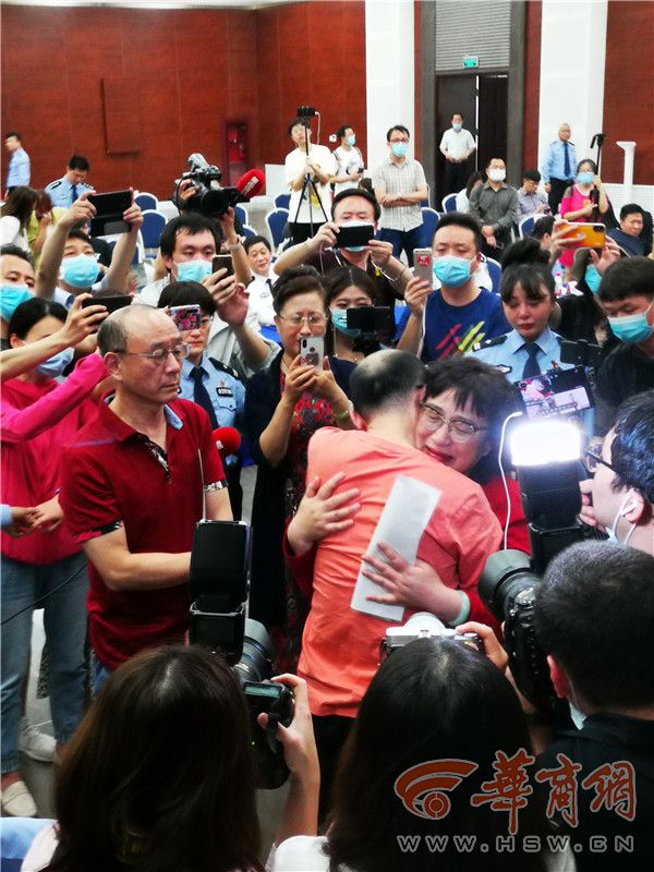 立即对疑似对象进行筛选摸排,发现四川绵阳男子顾某宁与毛寅高度纤破