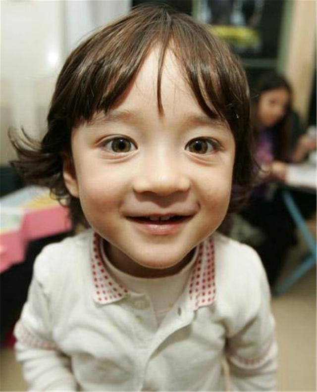 记得《宝贝计划》的baby吗?从小拥有"初恋脸",现14岁不敢认