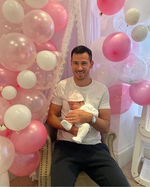 鲁能旧将喜得千金!头球绝杀力挽狂澜夺冠,感动山东球迷泪洒看台