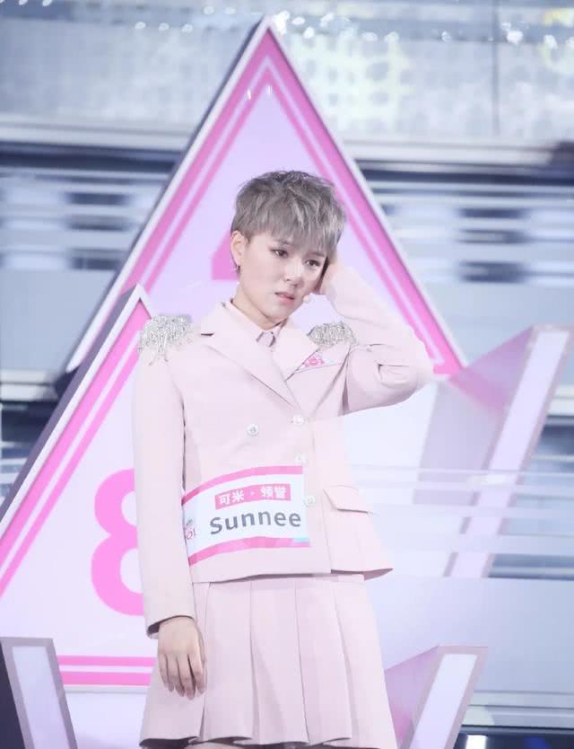 还有两枚"小巨蛋",林君怡和火箭少女里的赖美云,虽然都是小小的个子