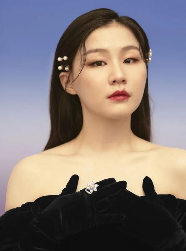 金靖去《青你2》当"laugher",节目组考虑多收一个主持人吗?