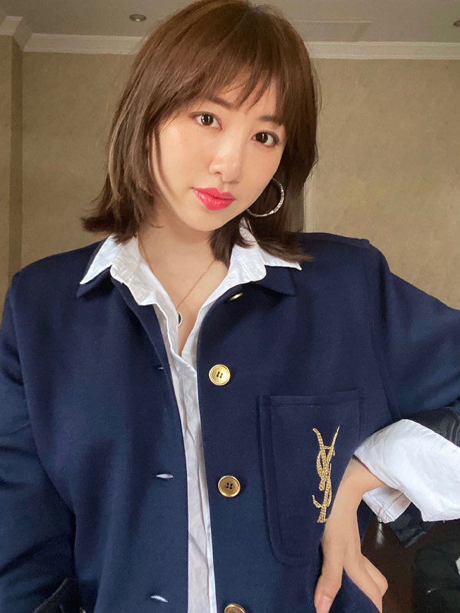 体操女神周捷,颜值身材不逊模特,嫁给奥运五金王,近照美出天际