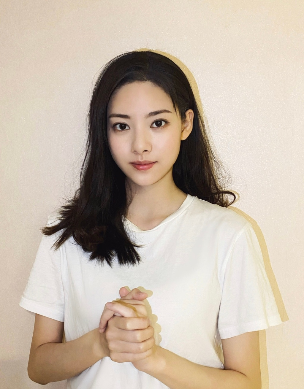 王雨馨脱离生命危险,助理再发文控诉黄景瑜,爆料男方劈腿张艺上