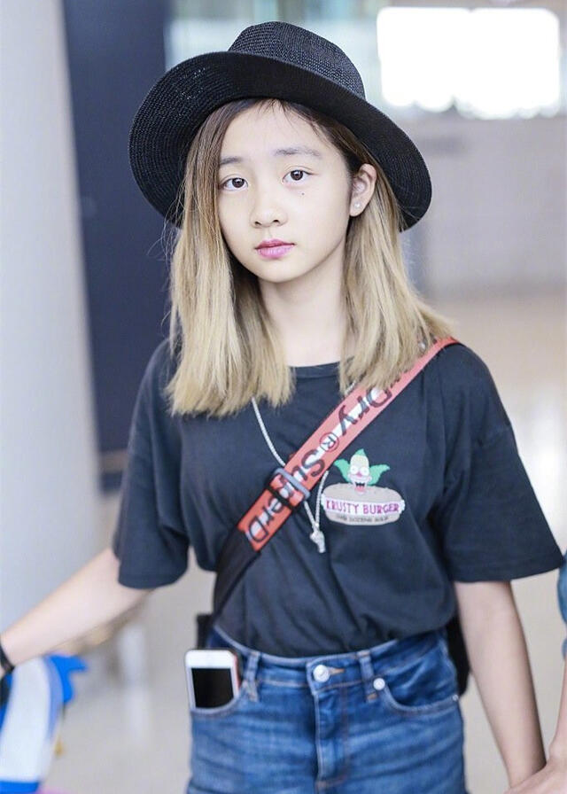 据这位网友表示,黄忆慈(黄多多)很优秀也很温柔,在学校的学习也特别的