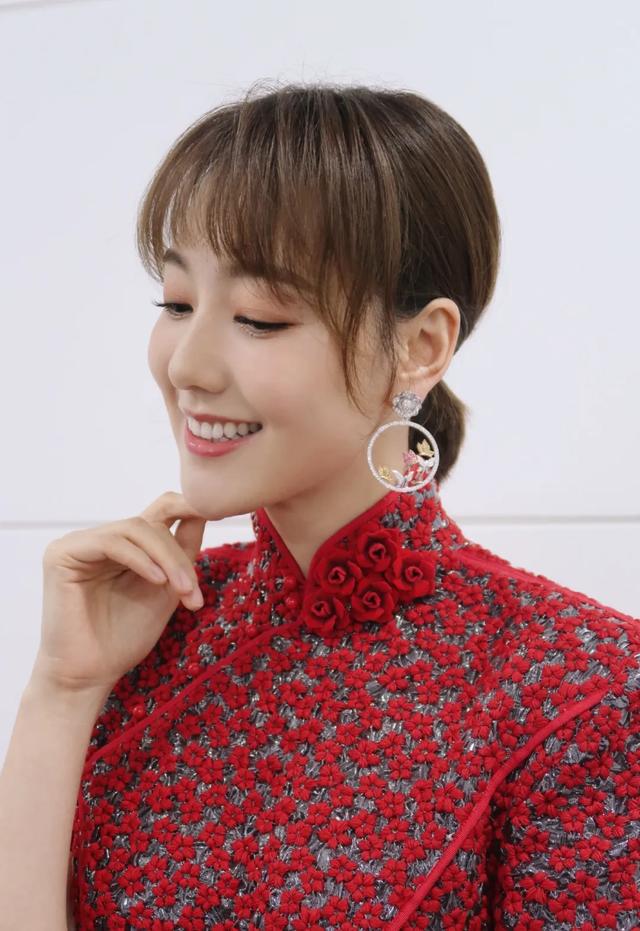 受李咏提携却被央视退回后深陷情感丑闻主持人王冠无奈退场