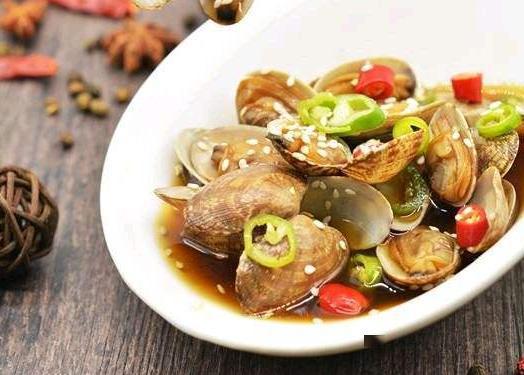 花甲味道鲜美,做捞汁最是美味啦,鸡蛋香辣下饭,酱香炒制,超赞