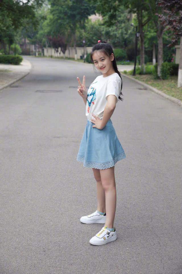 叶一茜晒女儿近照,12岁森碟颜值胜过妈妈,气质堪比爸爸田亮