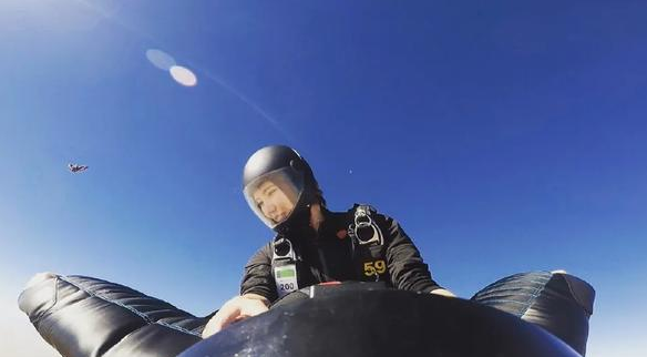 摄影师发现异常,但已无力回天|降落伞|翼装飞行|刘安_新浪新闻