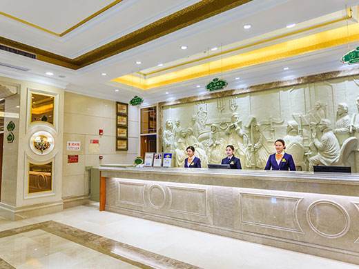 酒店前台工资只有3000块为何还有很多美女来上班原因很现实