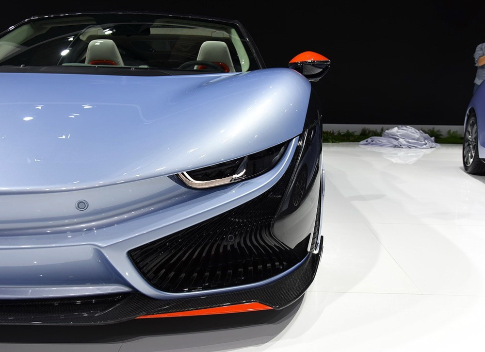 国产首款碳纤维跑车,挂着红蜻蜓车标!可惜要变成第二个美人豹?