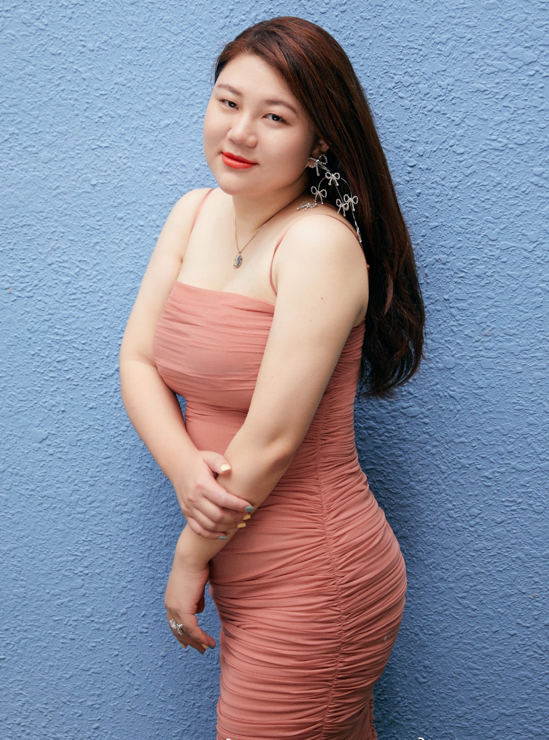 杨天真鱼尾裙大胳膊水桶腰大象腿身材的缺点全部暴露