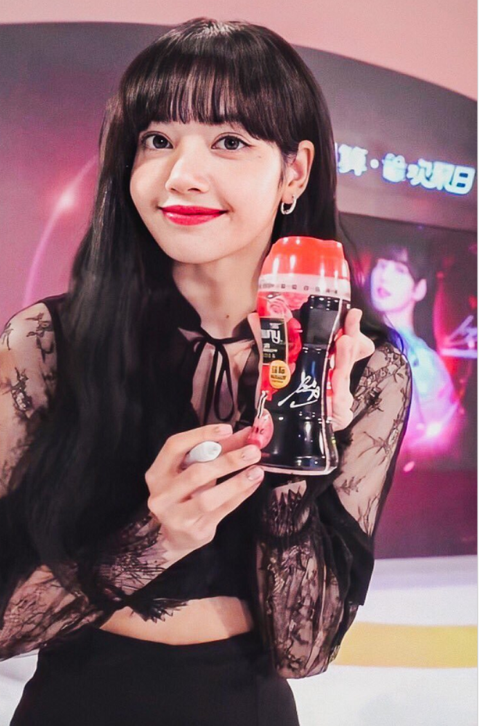 lisa直播间身材p都p不出来!蕾丝上衣 超短裤,秀凹凸身材