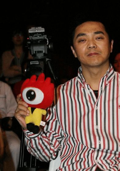 当时,有八卦新闻称,其实早在赵明明怀孕时,英宁就已经出轨了,只是一直