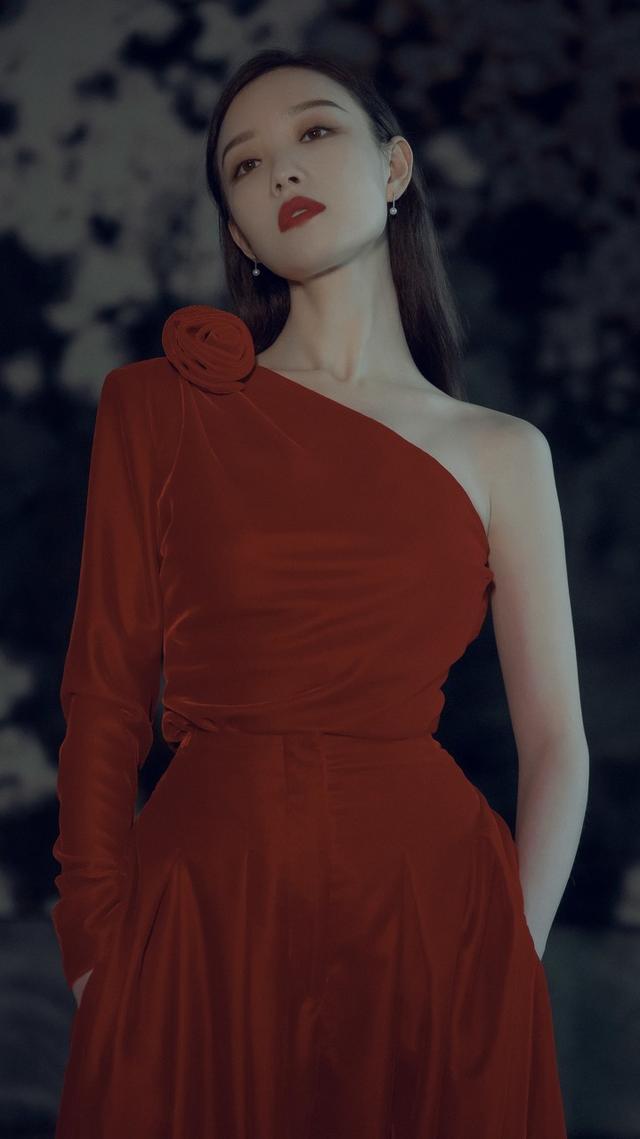 倪妮这气质绝了!身穿红色例如如此高级