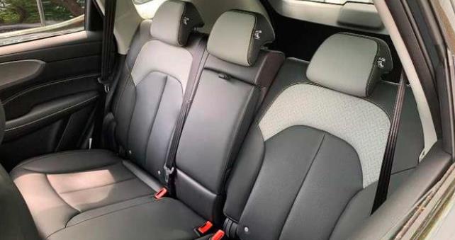 荣威RX5 PLUS实车现身，外观时尚又动感，预售12.28万起