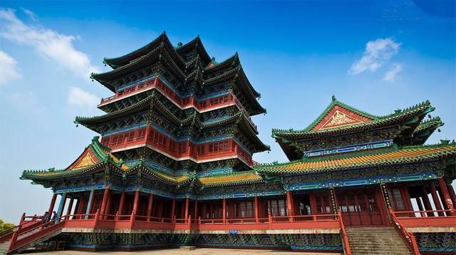 古今交融的江南城市，作为六朝古都的南京，到底是个怎样的城市