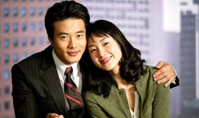 44岁崔智友顺利"卸货",曾晒照透露孩子性别,小9岁嫩夫未露面