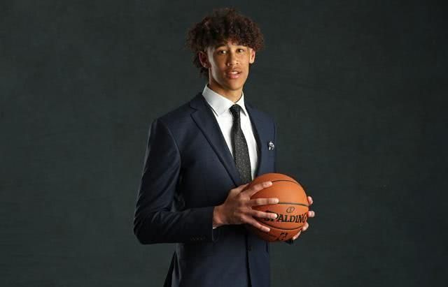 名不见经传的蓝领内线年轻军团当中的无名小卒贾克森海耶斯